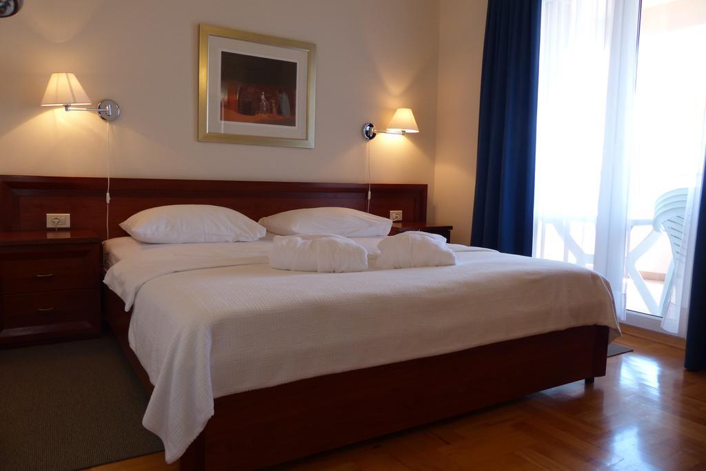 Apartments Punta Veli Lošinj الغرفة الصورة