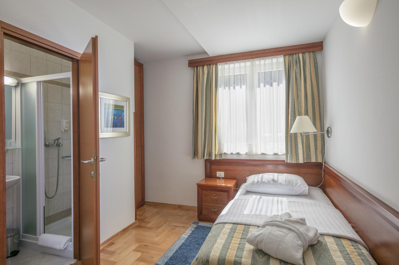 Apartments Punta Veli Lošinj الغرفة الصورة